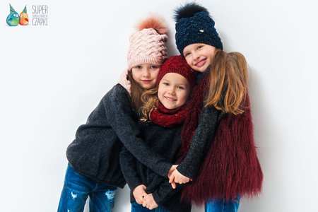 
                    BROEL Pati czapka na zimę dla dziewczynki warkocz bordo
                